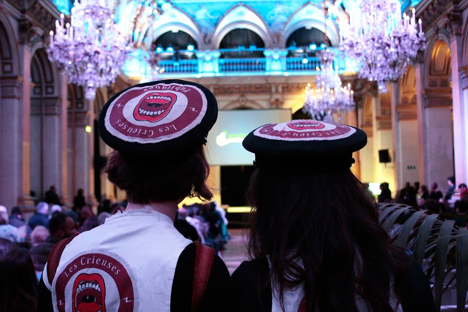 Crieuses à la mairie de Paris