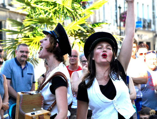 Photo des comédiennes du spectacle Les Crieuses