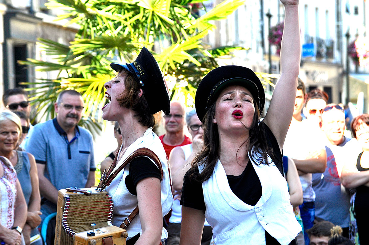 Photo des comédiennes du spectacle Les Crieuses