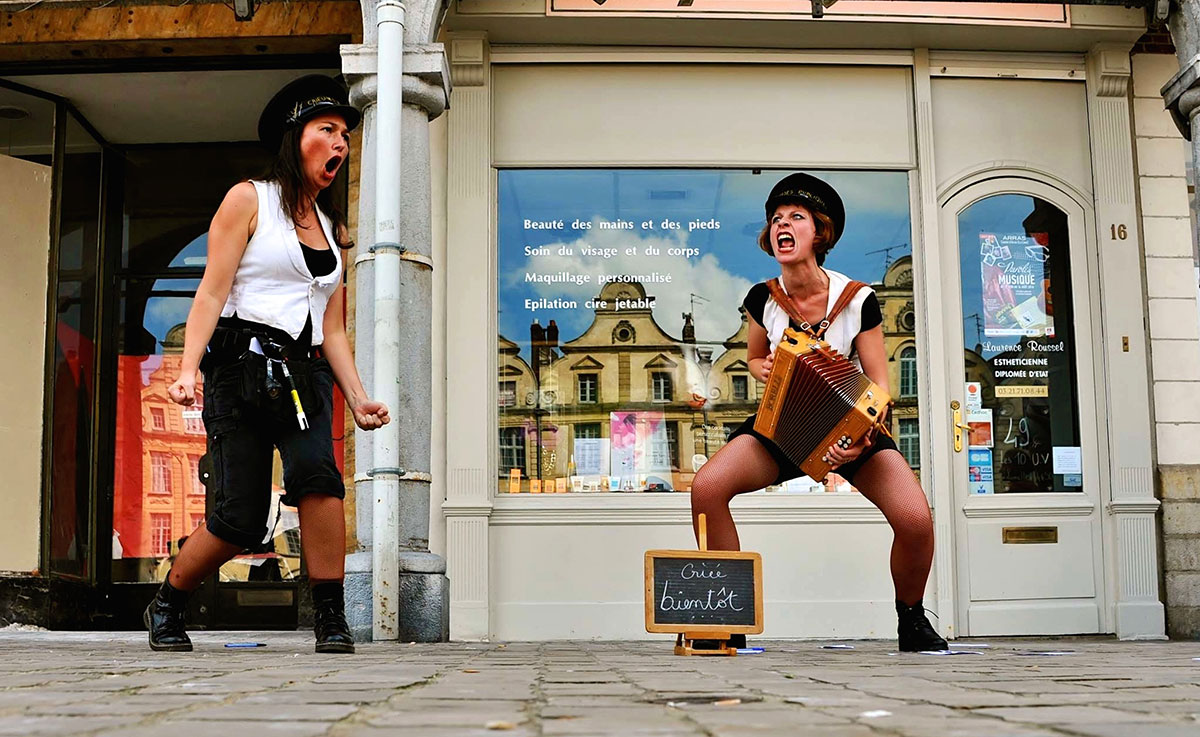 Photo des comédiennes du spectacle Les crieuses